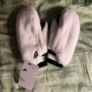 NWT Womens White Furry Nike Mittens